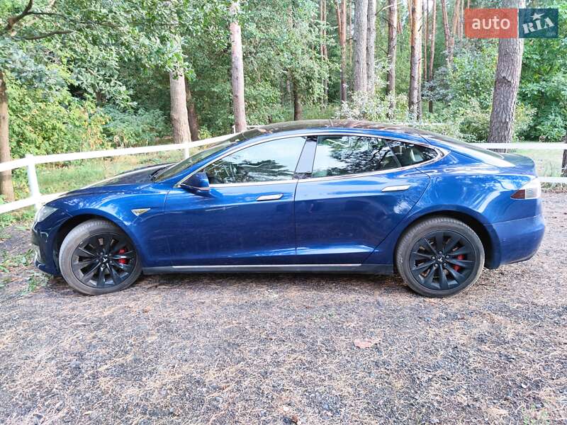 Лифтбек Tesla Model S 2015 в Киеве