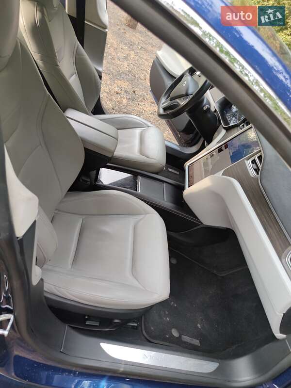 Лифтбек Tesla Model S 2015 в Киеве