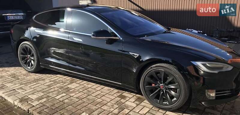 Ліфтбек Tesla Model S 2016 в Борисполі