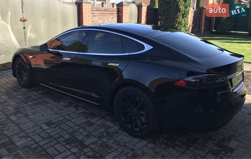 Ліфтбек Tesla Model S 2016 в Борисполі