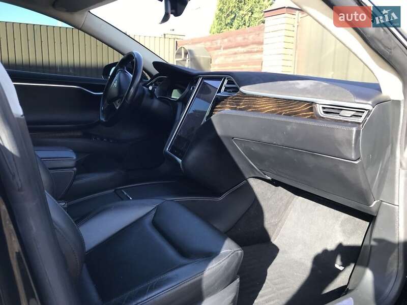Ліфтбек Tesla Model S 2016 в Борисполі