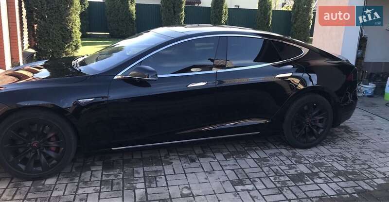 Ліфтбек Tesla Model S 2016 в Борисполі