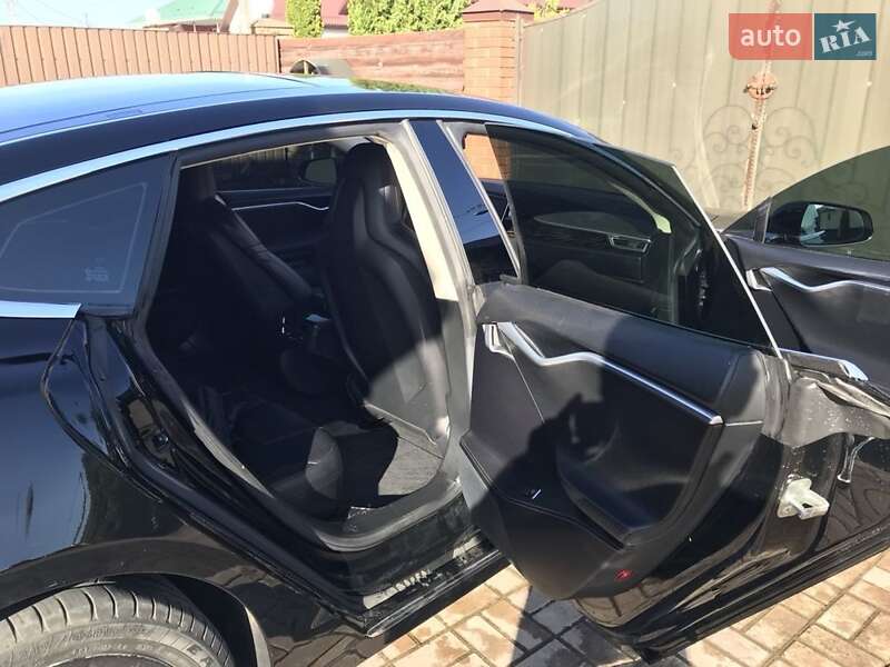 Ліфтбек Tesla Model S 2016 в Борисполі