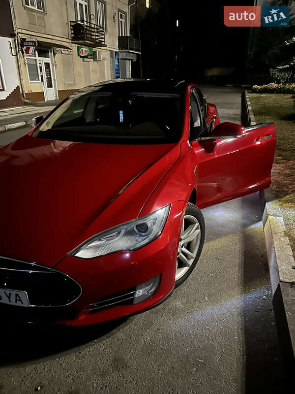 Ліфтбек Tesla Model S 2013 в Тлумачі