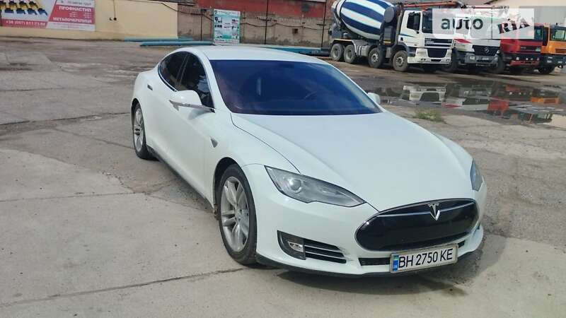 Ліфтбек Tesla Model S 2013 в Одесі