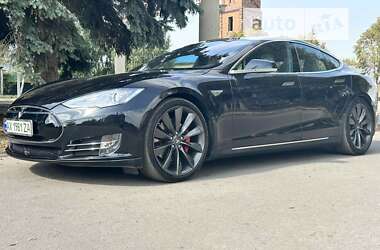 Ліфтбек Tesla Model S 2016 в Золочеві