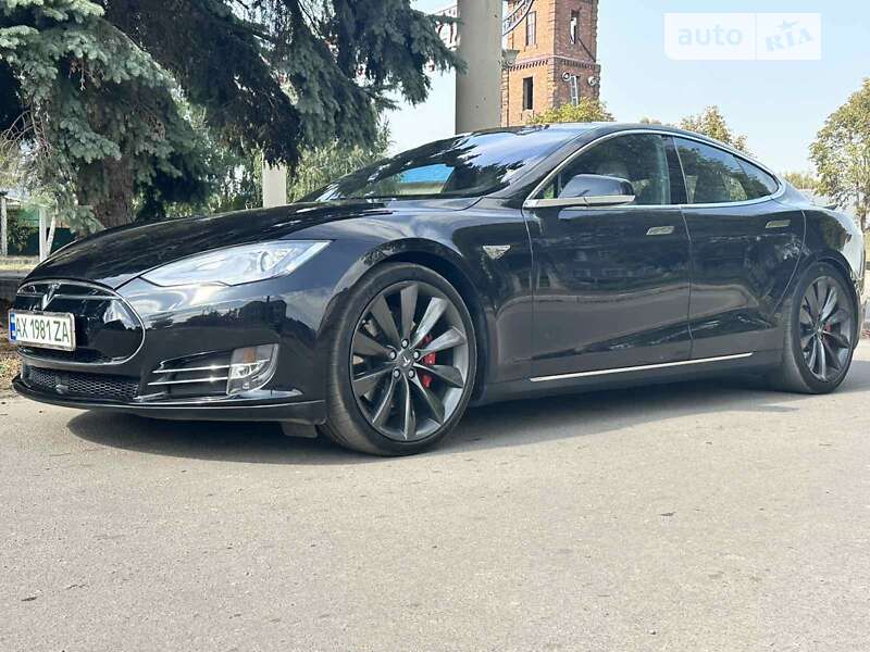 Ліфтбек Tesla Model S 2016 в Золочеві