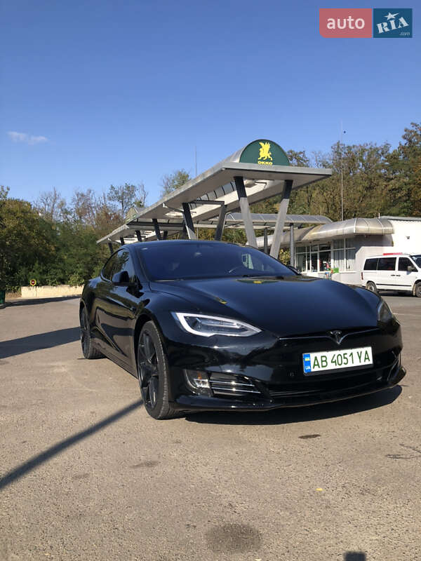 Ліфтбек Tesla Model S 2017 в Могилів-Подільському