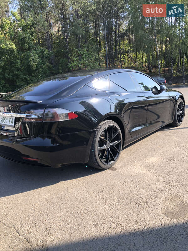 Ліфтбек Tesla Model S 2017 в Могилів-Подільському