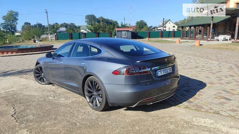 Ліфтбек Tesla Model S 2012 в Чернівцях