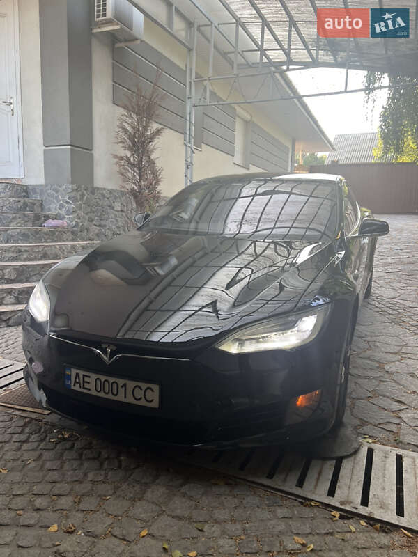 Ліфтбек Tesla Model S 2017 в Дніпрі
