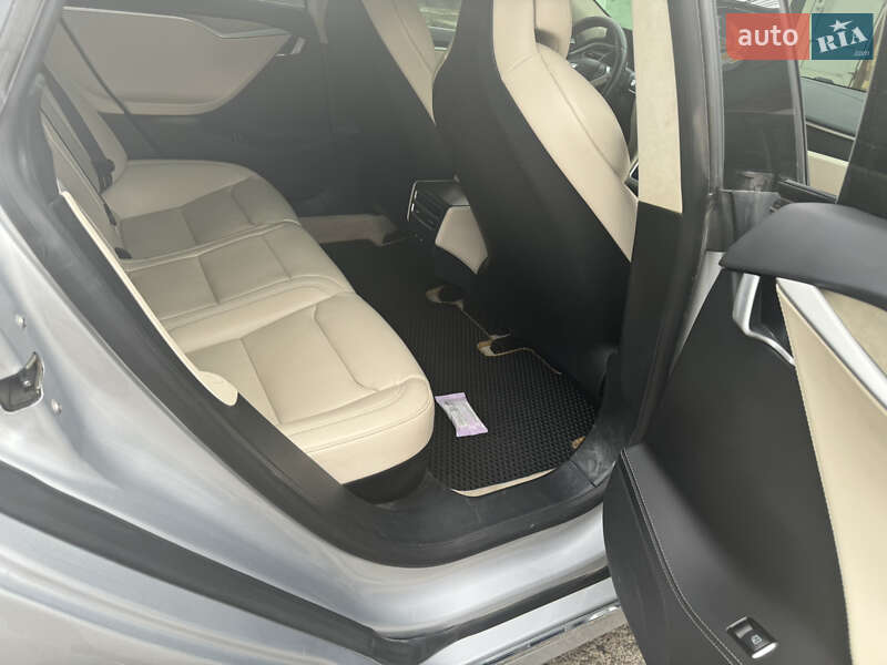 Лифтбек Tesla Model S 2018 в Сарнах
