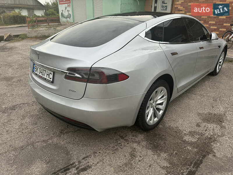 Лифтбек Tesla Model S 2018 в Сарнах