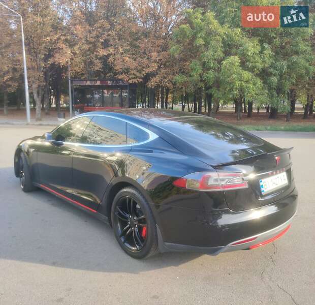 Лифтбек Tesla Model S 2015 в Полтаве