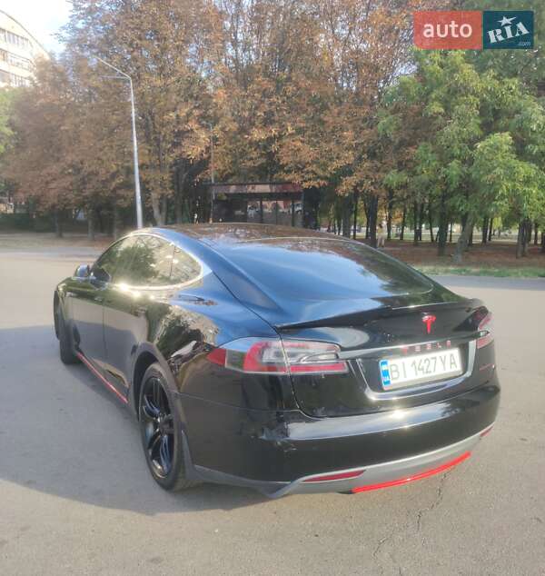 Лифтбек Tesla Model S 2015 в Полтаве