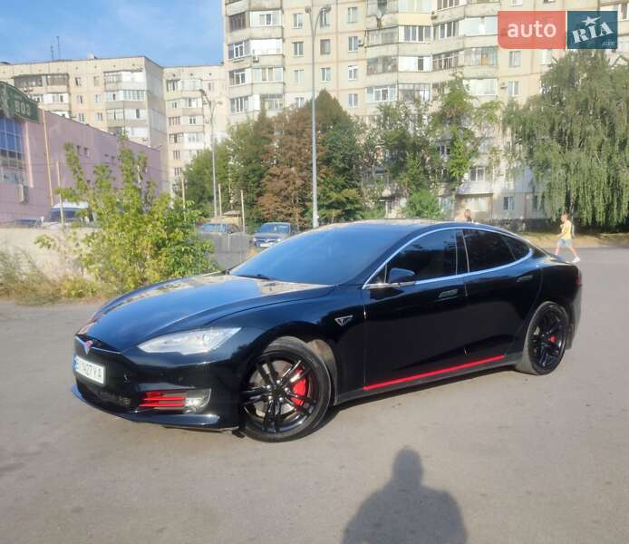 Лифтбек Tesla Model S 2015 в Полтаве