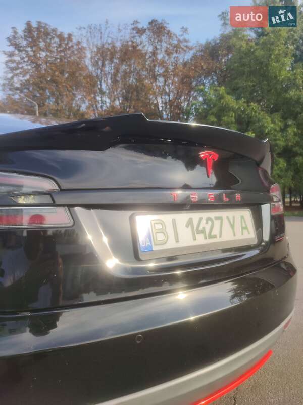 Лифтбек Tesla Model S 2015 в Полтаве