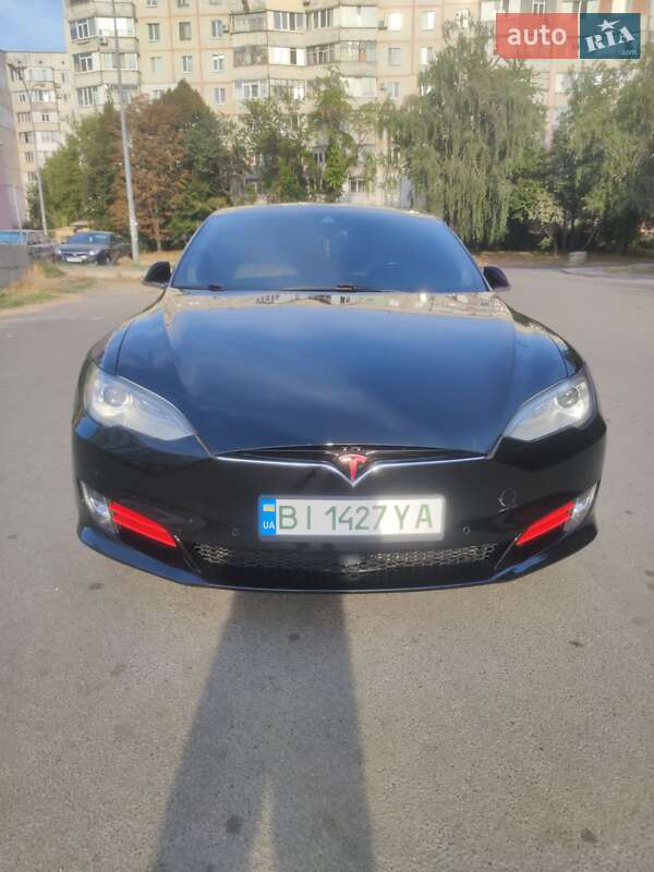 Лифтбек Tesla Model S 2015 в Полтаве