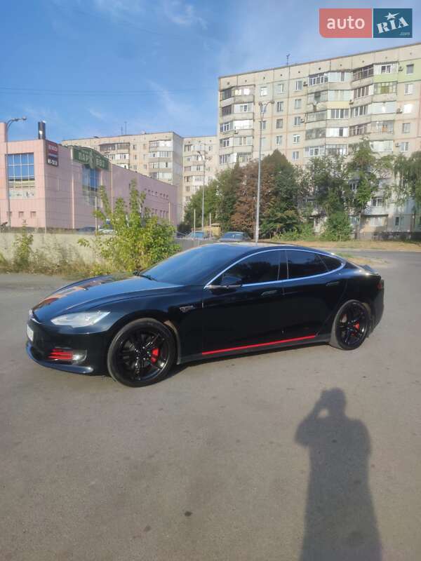 Лифтбек Tesla Model S 2015 в Полтаве