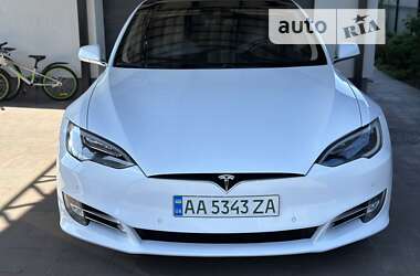 Ліфтбек Tesla Model S 2016 в Києві