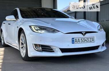 Лифтбек Tesla Model S 2016 в Киеве