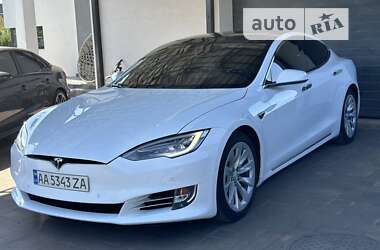 Ліфтбек Tesla Model S 2016 в Києві