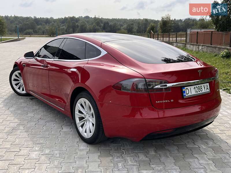 Лифтбек Tesla Model S 2017 в Черновцах