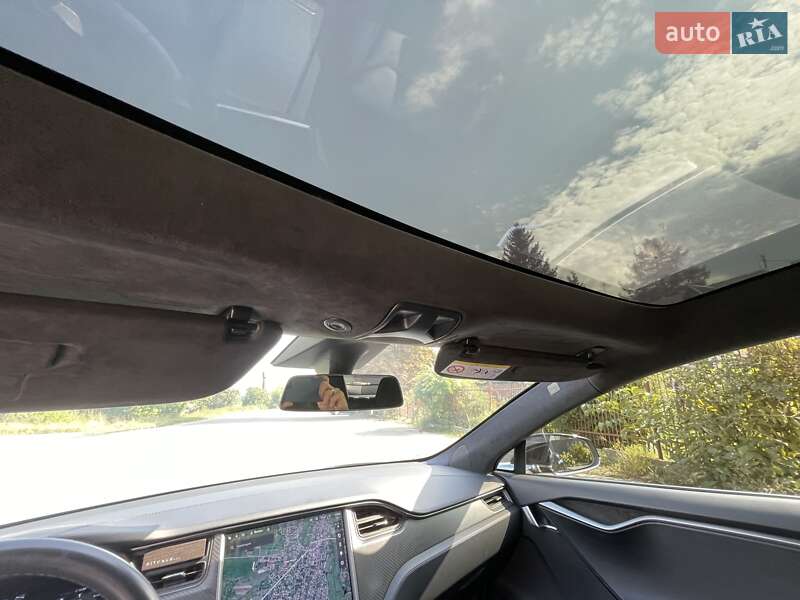Лифтбек Tesla Model S 2018 в Львове
