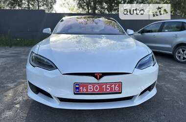 Ліфтбек Tesla Model S 2017 в Львові