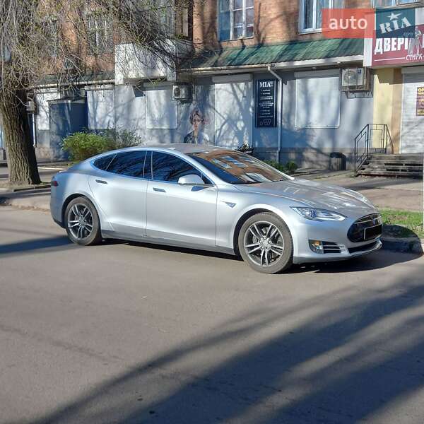 Ліфтбек Tesla Model S 2013 в Кривому Розі