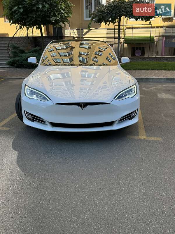 Лифтбек Tesla Model S 2020 в 