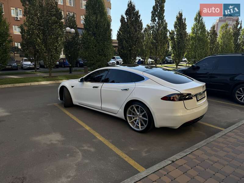 Лифтбек Tesla Model S 2020 в Киеве