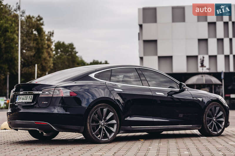 Ліфтбек Tesla Model S 2013 в Одесі