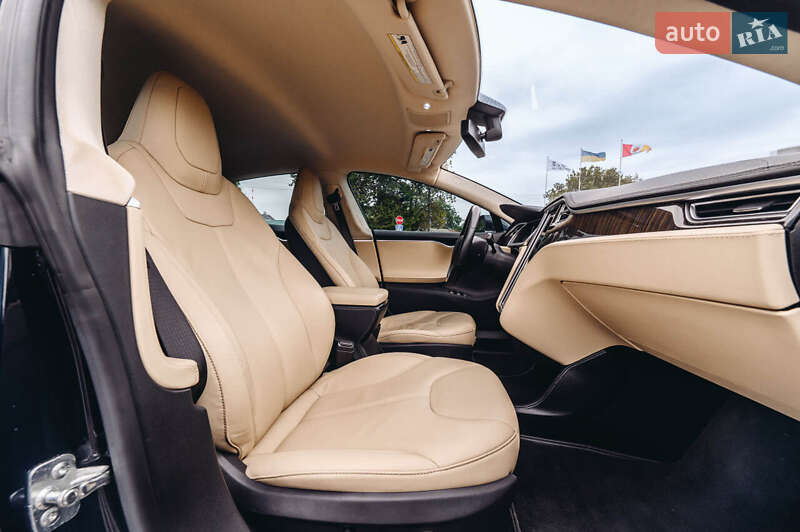 Ліфтбек Tesla Model S 2013 в Одесі