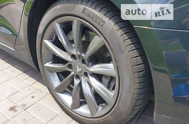 Лифтбек Tesla Model S 2013 в 