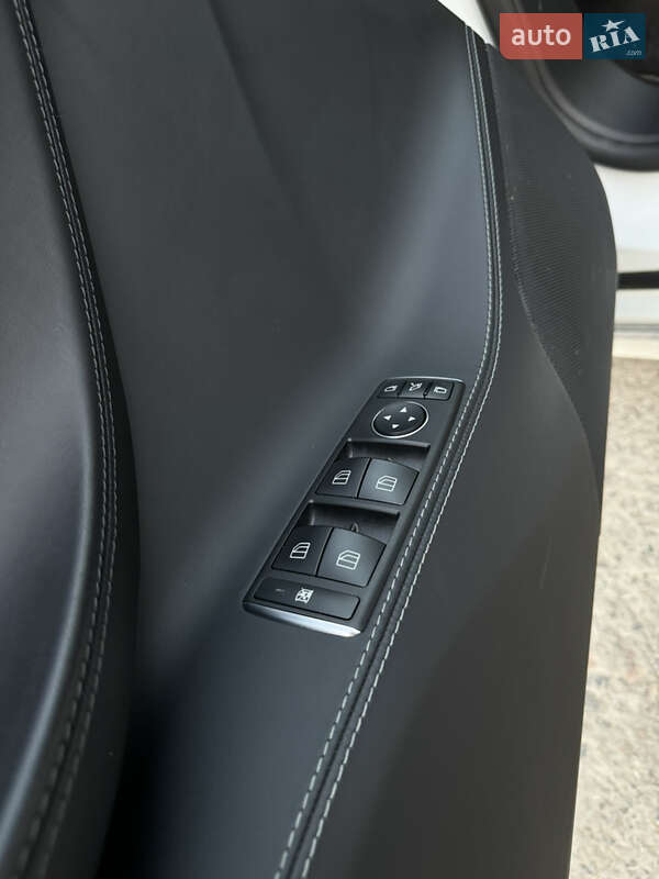 Лифтбек Tesla Model S 2020 в Киеве