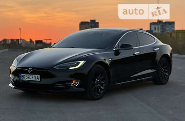 Лифтбек Tesla Model S 2018 в Ровно