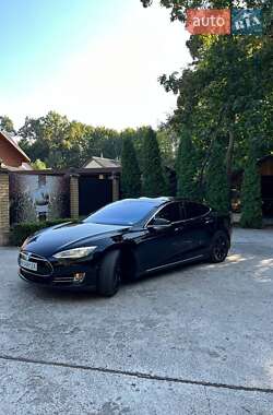 Лифтбек Tesla Model S 2016 в Сарнах