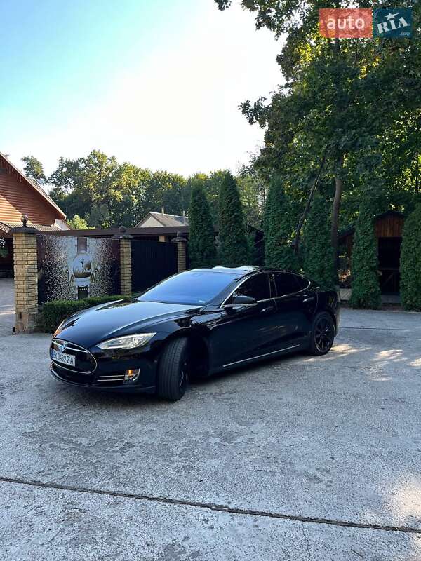Лифтбек Tesla Model S 2016 в Сарнах