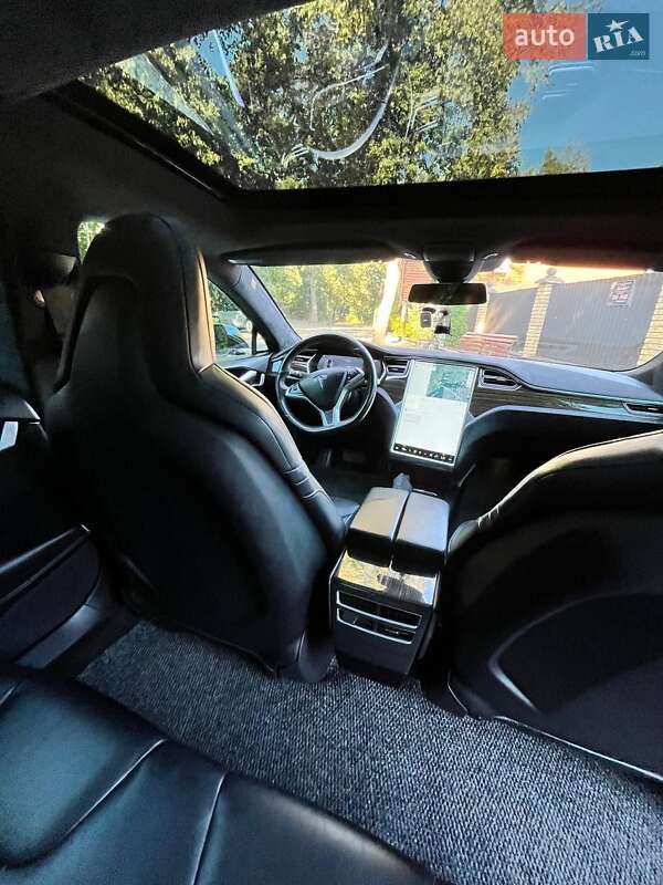 Лифтбек Tesla Model S 2016 в Сарнах