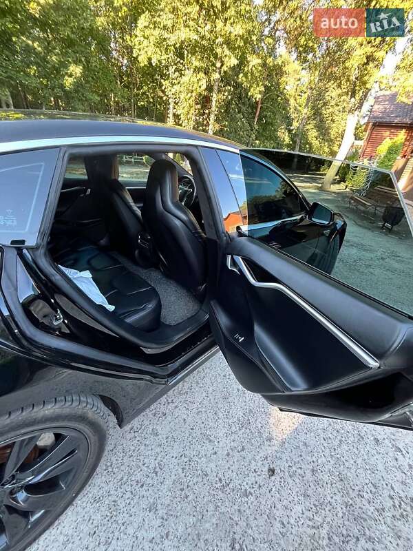 Лифтбек Tesla Model S 2016 в Сарнах