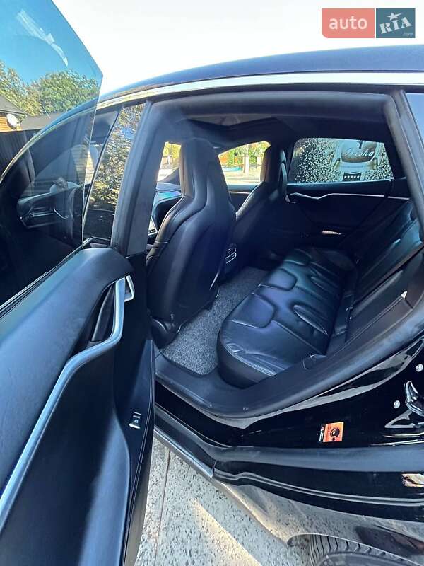 Лифтбек Tesla Model S 2016 в Сарнах