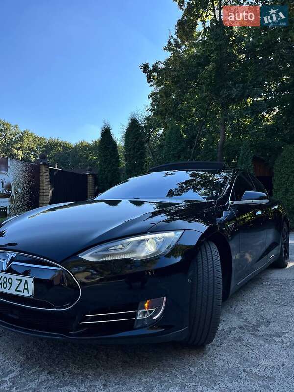 Лифтбек Tesla Model S 2016 в Сарнах