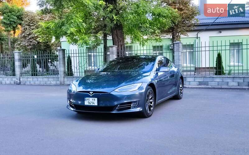 Лифтбек Tesla Model S 2017 в Днепре