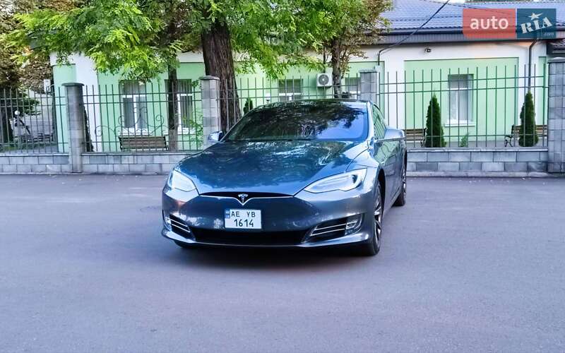 Лифтбек Tesla Model S 2017 в 