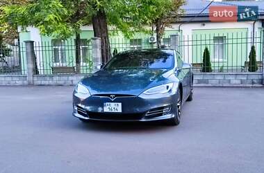 Лифтбек Tesla Model S 2017 в 