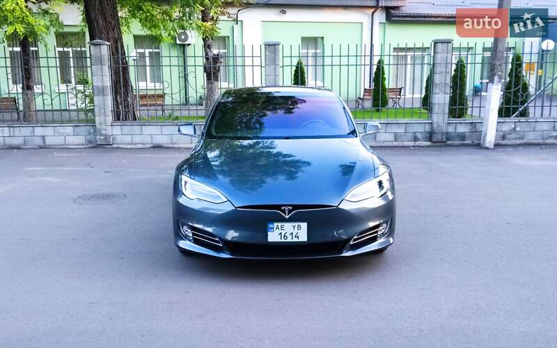 Лифтбек Tesla Model S 2017 в Днепре
