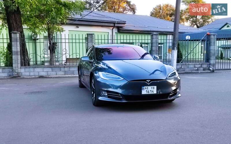 Лифтбек Tesla Model S 2017 в Днепре