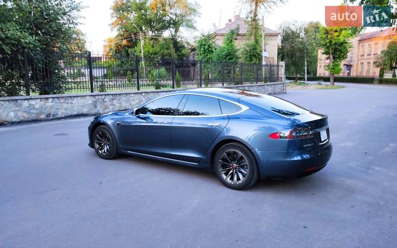 Лифтбек Tesla Model S 2017 в Днепре
