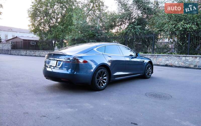 Лифтбек Tesla Model S 2017 в Днепре